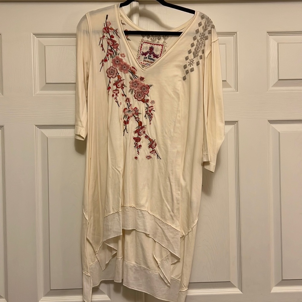 Gorgeous embroidery on long & flowy floral design.  Stunning